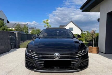 PRIX : 14000€  Volkswagen Arteon 2.0 TDI SCR R-Line DSG 2.0’ 190 CH , année : 2018 , kilométrage : 105.000 Km , panoramique, du else , automatique, virtuel cockpit