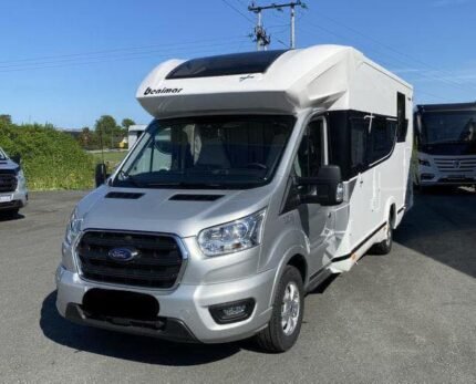 Prix : 48000€ ! 1000 Km   FORD 2.0 170 CH Benimar Tessoro , année: 2022 , kilométrage : 1000 km , automatique, diesel. 4 places , 4 couchages , permis B , panneaux solaires, lit centrale