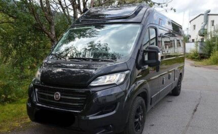 Prix : 27500€ ! Année: 2020   FIAT 2.2 140’CH Challenger V114 Max Premium Black Edition, année : 2020 , kilométrage : 38000 km , diesel , manuelle , 4 places , 4 couchages , panneaux solaires , 
