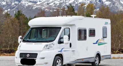Prix : 13000€  FIAT 2.3 130 CH Chausson FLASH , année : 2008 , manuelle , 4 places. 4 couchages permis B , panneaux solaires , porte vélo