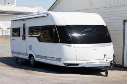 Prix : 13500€  Caravane Hobby Premium 560 CFe/Four avec grill/Ultraheat/Chauffage au sol/Auvent ZIP XL 440 / 2018 / 4 places / 