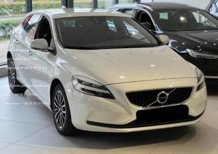 Prix : 10500€   Volvo V40 2.0 150CH D3 Drive-E Édition Dynamique , année : 2020 , kilométrage : 44 000 km , Automatique , Diesel