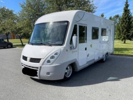 Prix : 15000€  FIAT 3.0 157 CH DUCATO Bavaria , année : 2009 , kilométrage : 90.000 Km , 4 places , 4 couchages , permis B , panneaux solaires , porte vélo