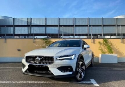 Prix : 18500€   Volvo V60 2.0 197CH Cross Country B4 D AWD Plus ,année : 2023 , kilométrage : 8 343 km , diesel , automatique