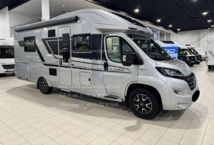 Prix : 38500€ ! Année: 2021   FIAT 2.3 160 CH , année : 2021 , kilométrage : 19800 Km , diesel , automatique, 4 places , 4 couchages , permis B , panneaux solaires
