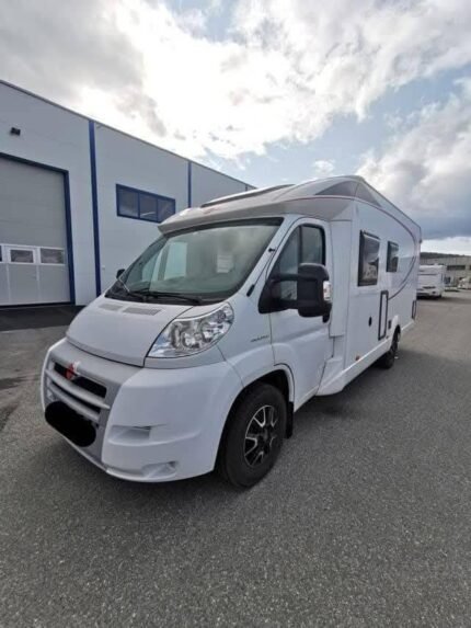 Prix : 16000€  FIAT 2.3 131 CH Bürstner Nexxo T660 , année : 2011 , diesel , manuelle , 68000 certifié , 4 places , 4 couchages , permis B , panneaux solaires