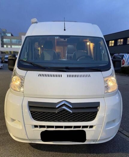 Prix : 13000€   Citroën 2.3 120 CH Pøssl Roadcruiser , année : 2010 , 121 000 km , 4 places , 4 couchages , manuelle , diesel , permis b, panneaux solaires