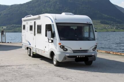 Prix : 14000€ , 6 places , avec COC  FIAT 2.3 170 CH Bürstner i820 , année: 2005 , kilométrage : 112000 km , 6 places , 6 couchages , permis C , panneaux solaires