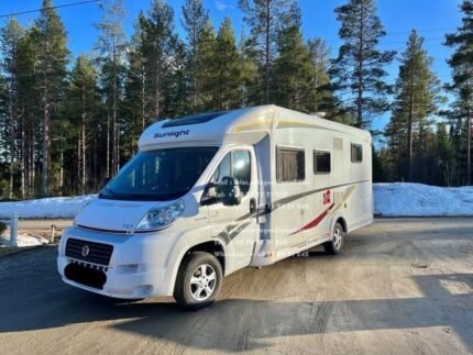 Prix : 15000€  Fiat 2.3 131CH Sunlight Sunlight Capron T67 , manuelle , diesel , année : 2013 , kilométrage : 60 000 km , 3 495 Kg , permis B , 4 places , 4 couchages, panneaux solaires , porte vélos , test d’étanchéité ok