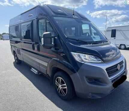 Prix : 20500€ ,Fiat Adria Twin 600 SPT Family – 2017     Fourgon familial compact – 4 places – 4 couchages – Couchages superposés amovibles