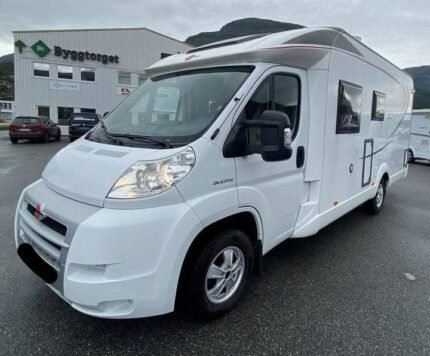 Prix : 15000€ , FIAT BÜRSTNER NEXXO T660 | 2011 | 92 700 km | 4 couchages | 4 places CG | 130 ch | 679 cm | Confort compact | Très bien équipé