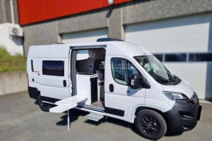 Prix : 35000€, ROLLER TEAM LIVINGSTONE 2 – 2024 – FOURGON 5.99 M – 4 PLACES – MOTORISATION 2.2L 140 CH – TRUMA – FULL OPTIONS – NEUF