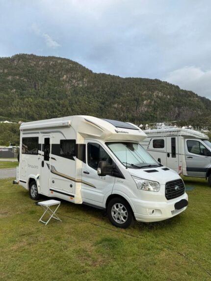 Prix: 27000€! Benimar Tessoro 481 – 2019 | 170 ch | 89 000 KM | 4 places | 4 couchages | Automatique | Compacte et très bien équipée